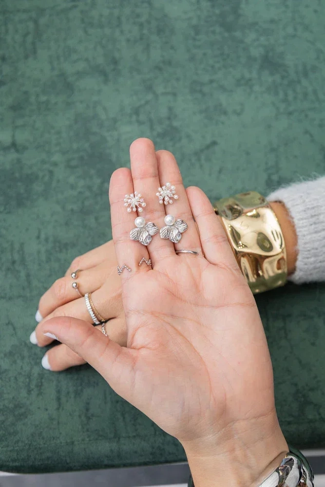 aretes-petalos-pearl-AX1667-20_195d4633-64c8-4b67-b9a6-21e7c9aa4796